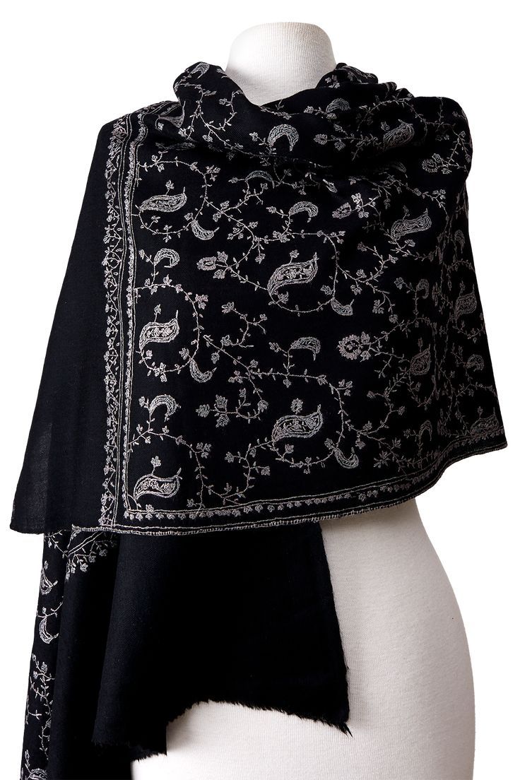 Pashmina shawl exporter in India — woven pashmina shawls by AM Cloth House, Hapur